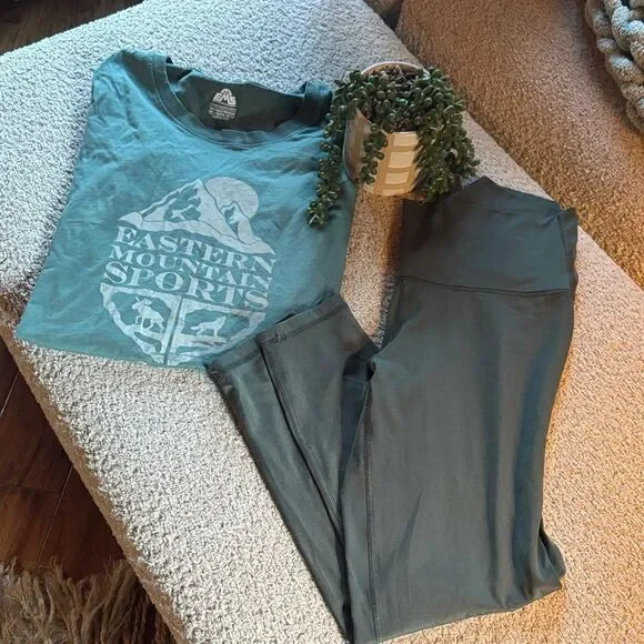 Eastern Mountain Sports Teal Tee and Aerie Leggings for Women - Picture 1 of 11